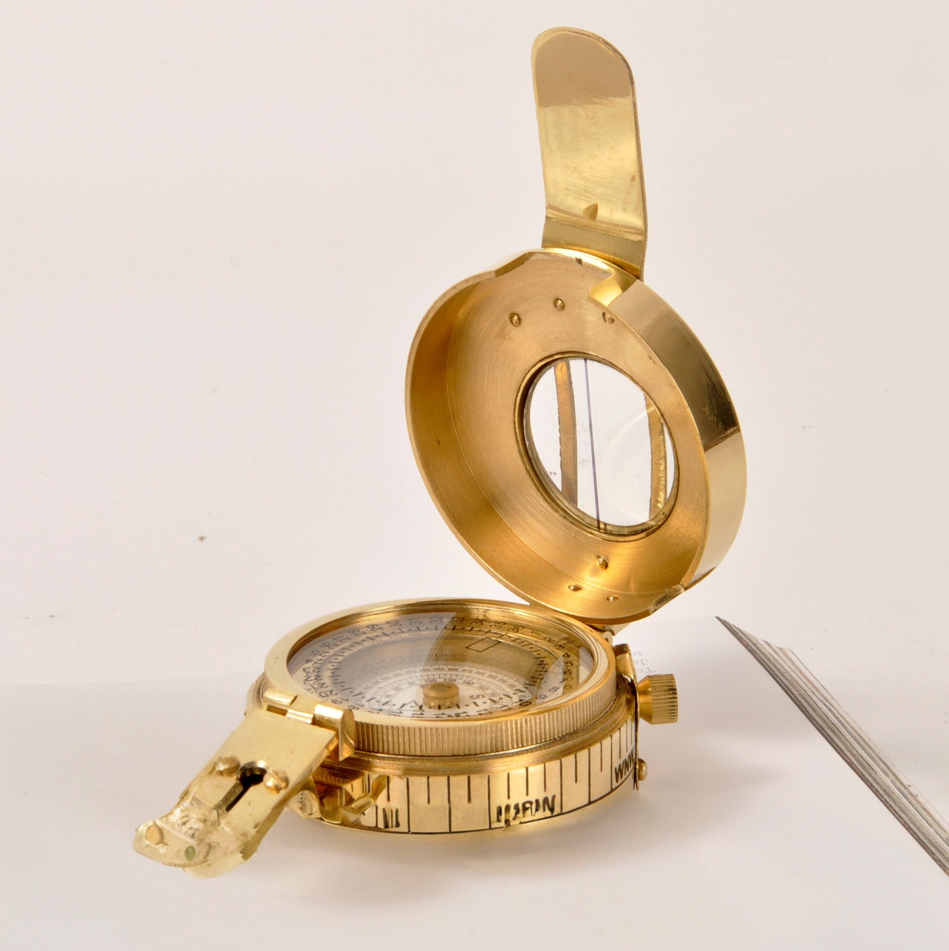 Brújula Portátil de Latón Dora - Outdoor Lighting Brass reseña y precio